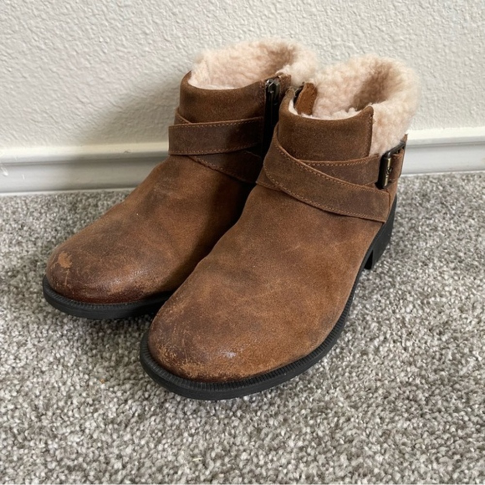 UGG Australia Ankle Boots Womens 6.5 Benson Brown Suede Sheepskin Buckle 1095151